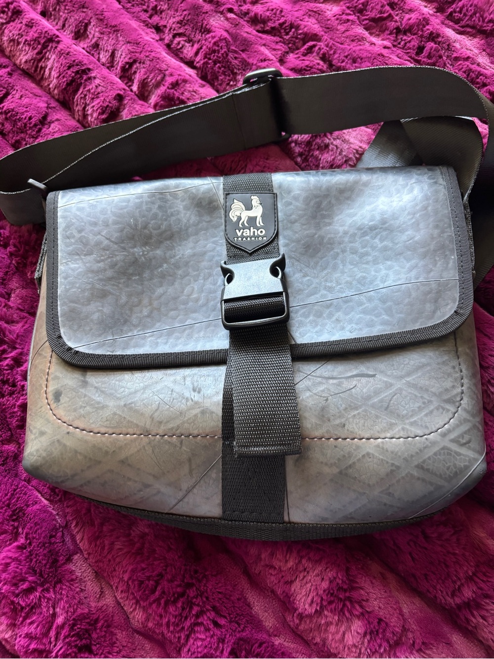 Vaho Gray inter tube Messenger Bag with Adjustable Strap